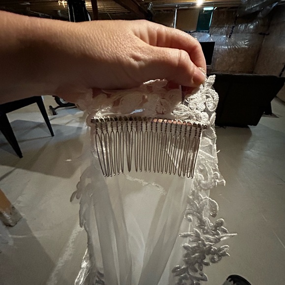 Cathedral style wedding veil - Picture 2 of 3